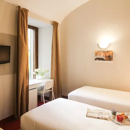 Class Astoria Hotel 3*