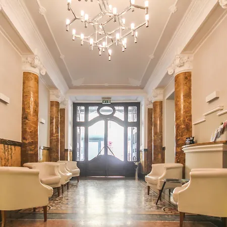 Class Astoria Hotel