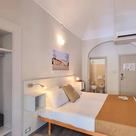 Class Astoria Hotel 3*
