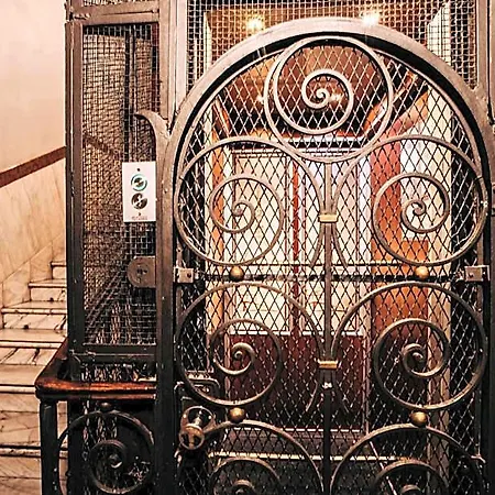 Astoria Отель 3*