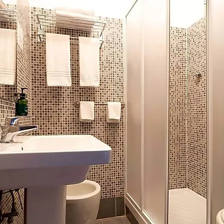 Отель Astoria 3*