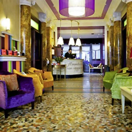 Class Astoria Hotel